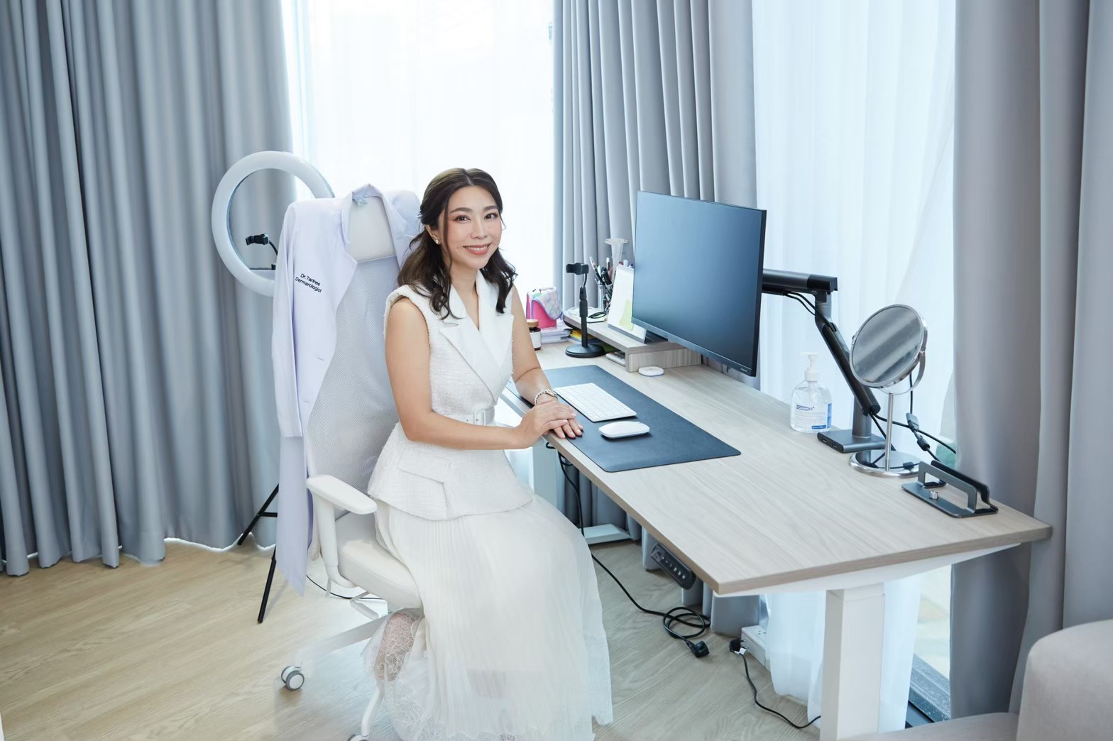 แนะนำคุณหมอแก้ว แพทย์ผู้เชี่ยวชาญ เจ้าของคลินิกปลูกผม Dr. Tarinee Hair Clinic