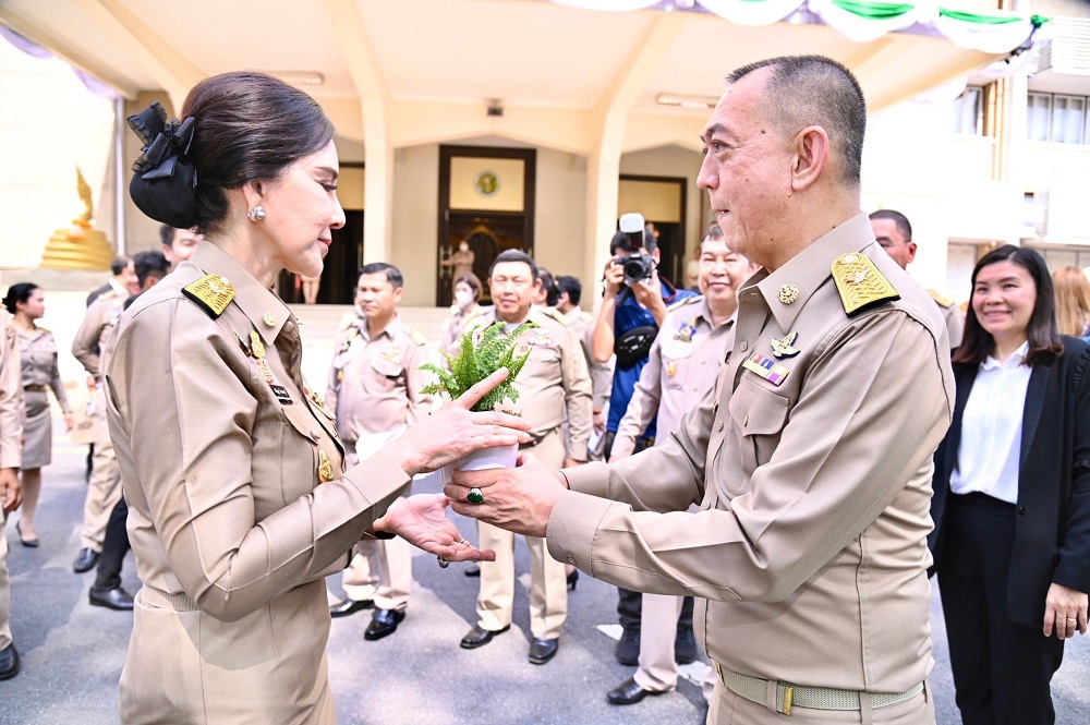 เฉลิมชัย ศรีอ่อน มนัญญา ไทยเศรษฐ์