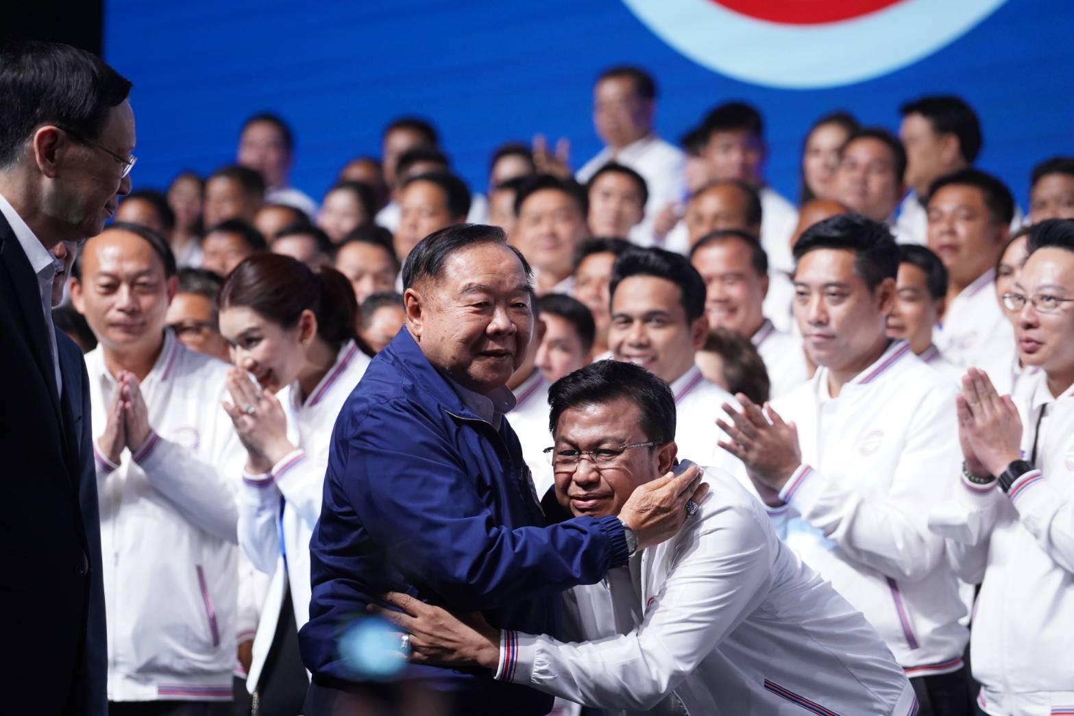 เลือกตั้ง 2566 : ประวิตร “ฟิตเปรี๊ยะ” พร้อมเป็นนายกฯ เผยมีดีลประยุทธ์-ไม่คุยทักษิณ