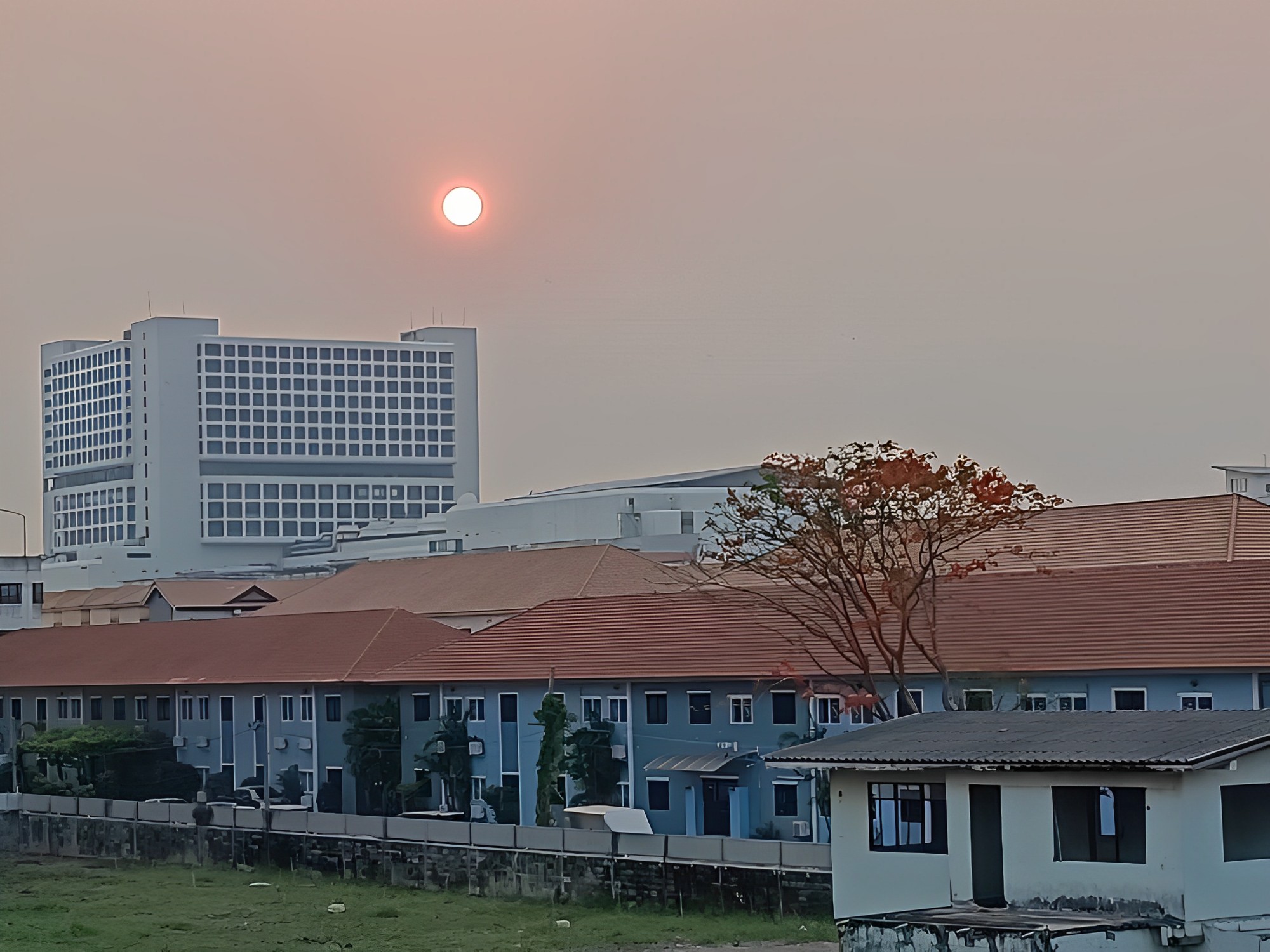 สภาพอากาศวันนี้ (4 เม.ย.) ตอนบนร้อนจัด เตือนพายุฤดูร้อน 6-9 เม.ย.
