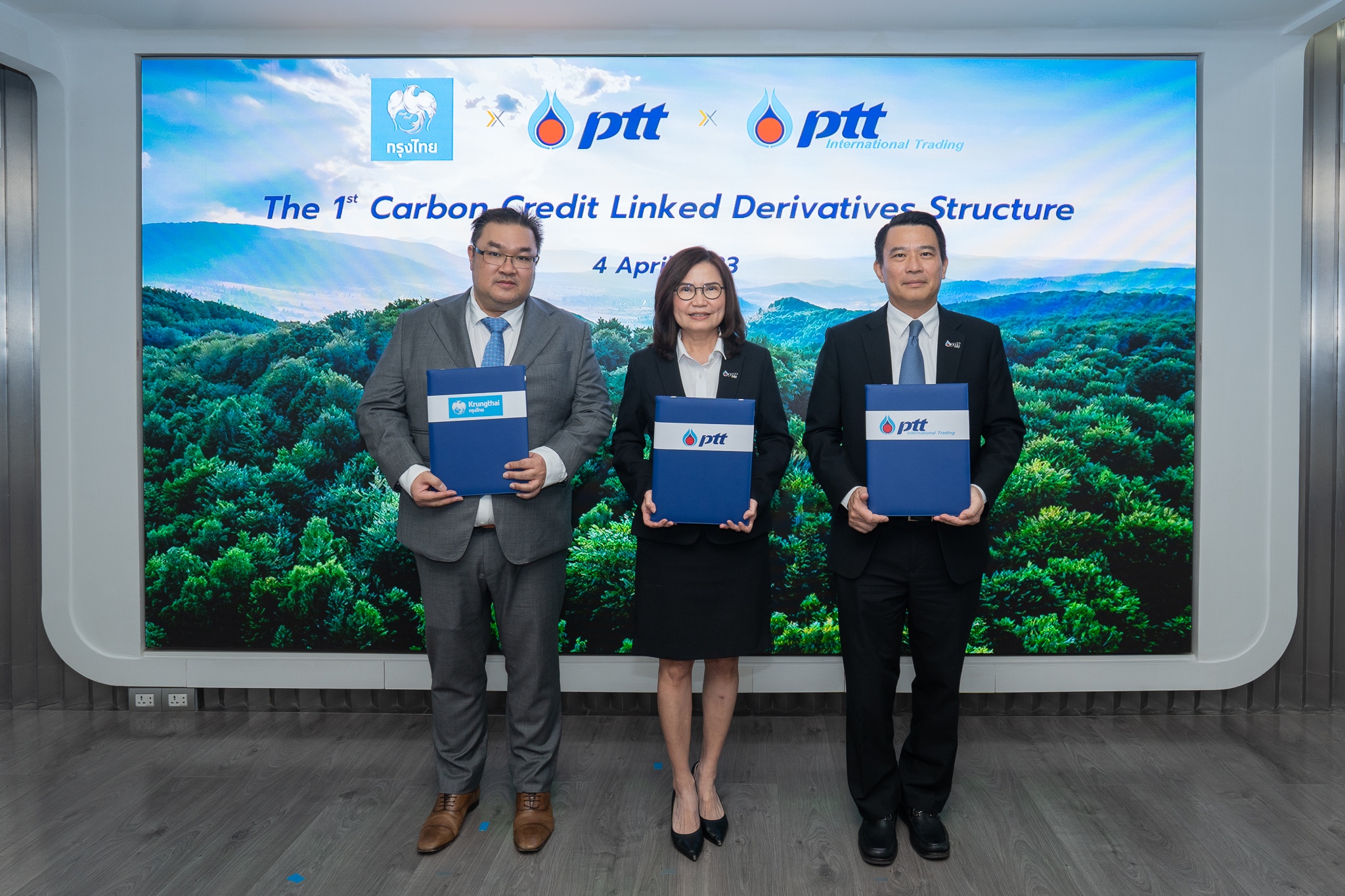กรุงไทย-ปตท. ทำสัญญาอนุพันธ์ป้องกันความเสี่ยงเชื่อมโยงคาร์บอนเครดิตครั้งแรก