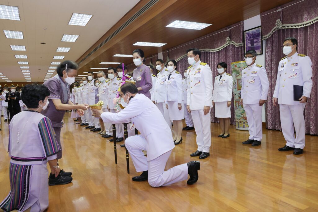 กรมสมเด็จพระเทพฯ พระราชทานพระราชวโรกาสให้ พลเอก ประยุทธ์ จันทร์โอชา นายกรัฐมนตรี นำคณะรัฐมนตรี และคู่สมรส พร้อมด้วยผู้บริหารและเจ้าหน้าที่สำนักเลขาธิการนายกรัฐมนตรี เฝ้า ฯ ถวายพระพรชัยมงคล เนื่องในโอกาสวันคล้ายวันพระราชสมภพ 2 เมษายน 2566