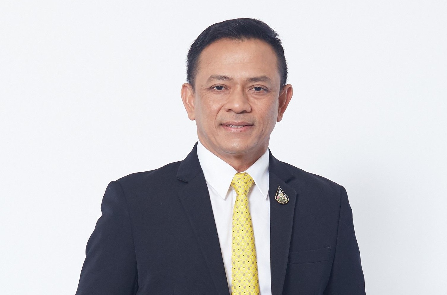 นาวาอากาศเอกอธิคุณ คงมี