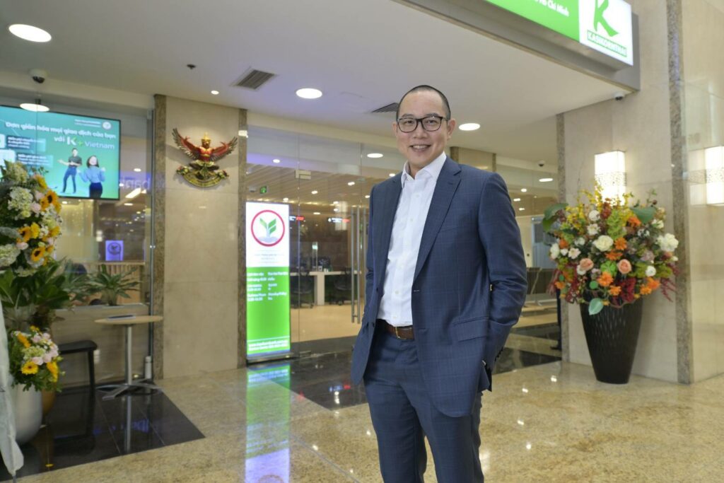 นายชัช เหลืองอาภา