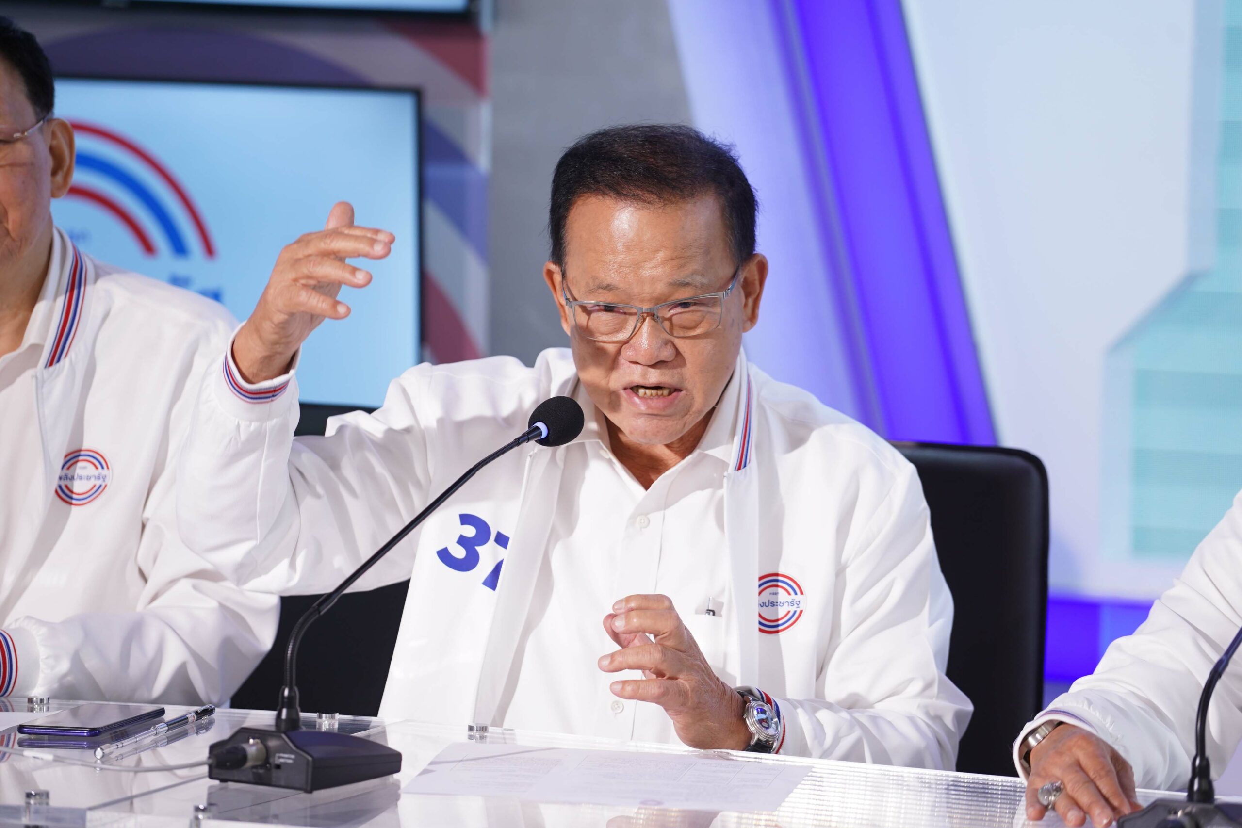 สันติ พร้อมพัฒน์,