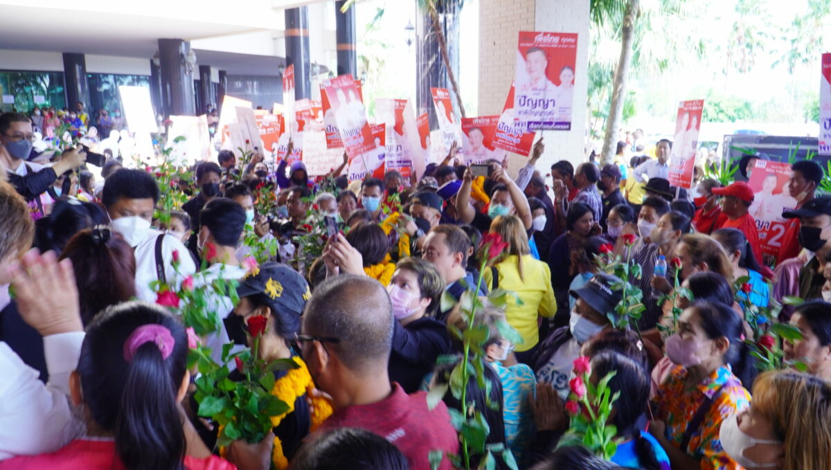 สระแก้วรับสมัคร ส.ส.วันแรกคึกคัก พรรคใหญ่ตระกูลดัง หน้าใหม่มาครบ