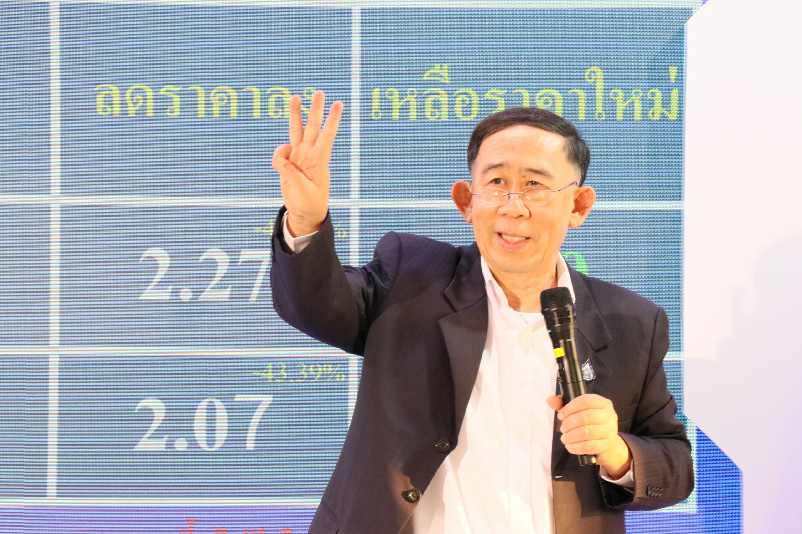 พลังประชารัฐลดค่าไฟ ครัวเรือนเหลือ 2.50 บาท-อุตสาหกรรม 2.70 บาทต่อหน่วย