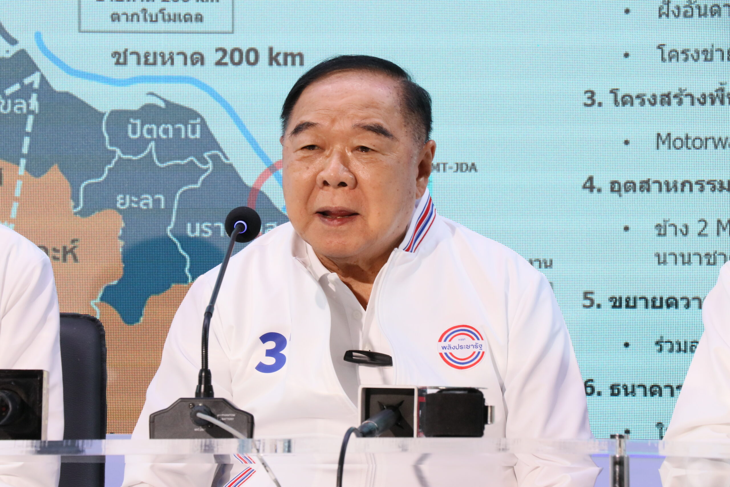 ประวิตร ฟิต เดินสายปราศรัย 4 จังหวัด 4 วันรวด ปิดท้าย กทม.
