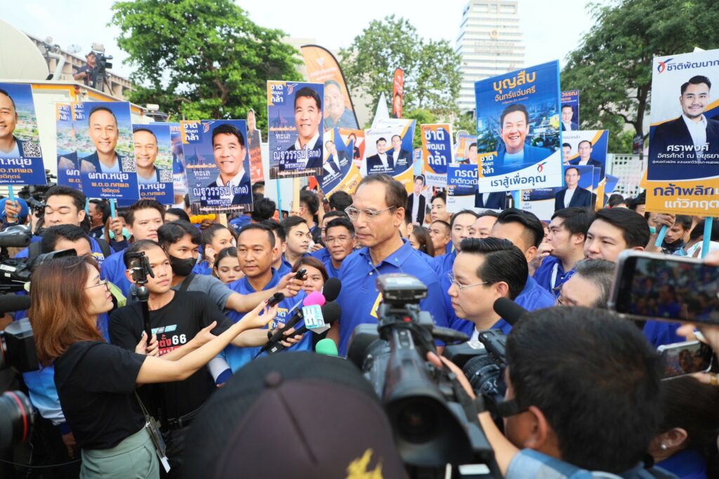 นายกรณ์ จาติกวาณิชย์