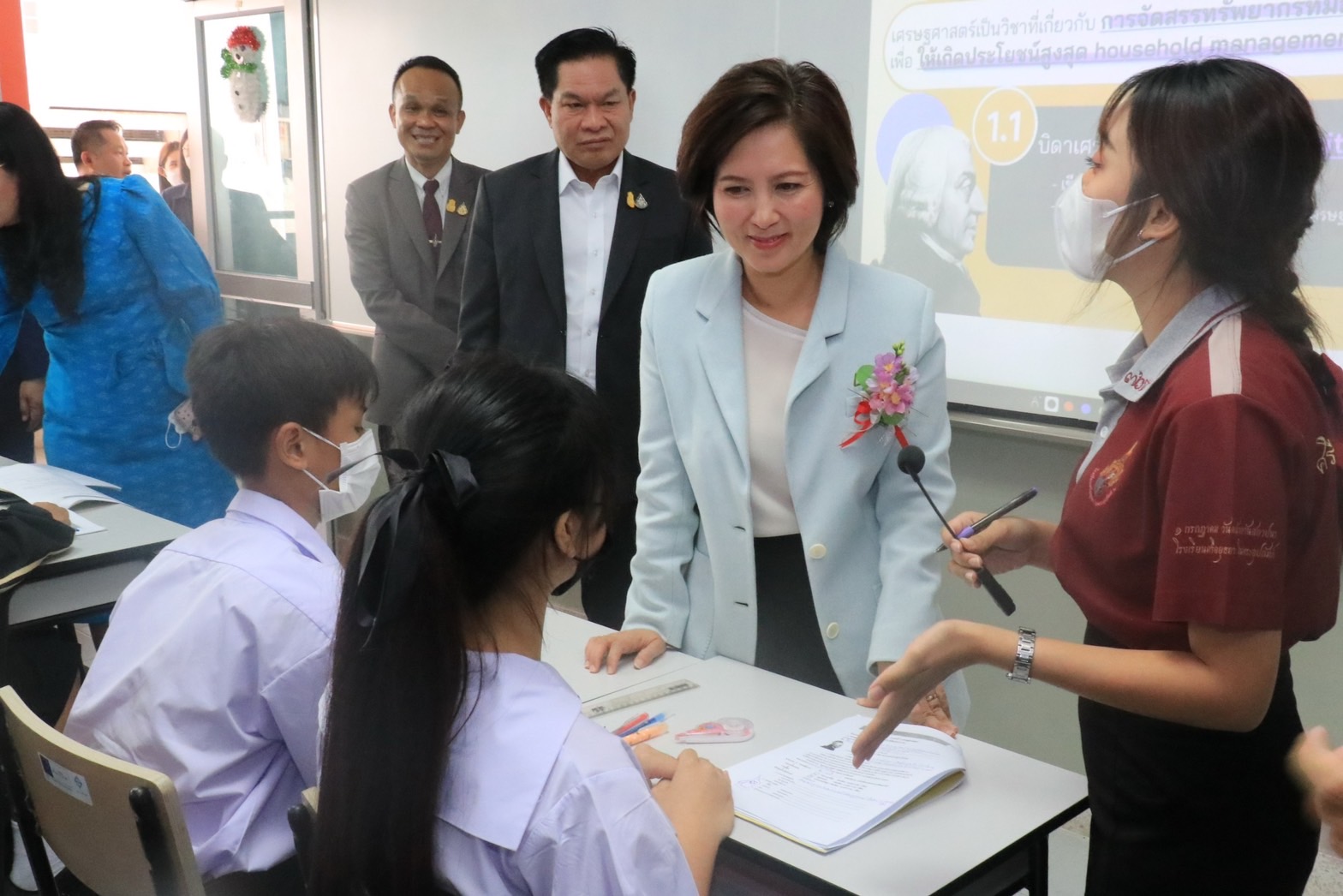 เปิดเทอม 15 พ.ค. กระทรวงศึกษาทบทวนภาษาพาที หนังสือเรียนทั้งระบบ