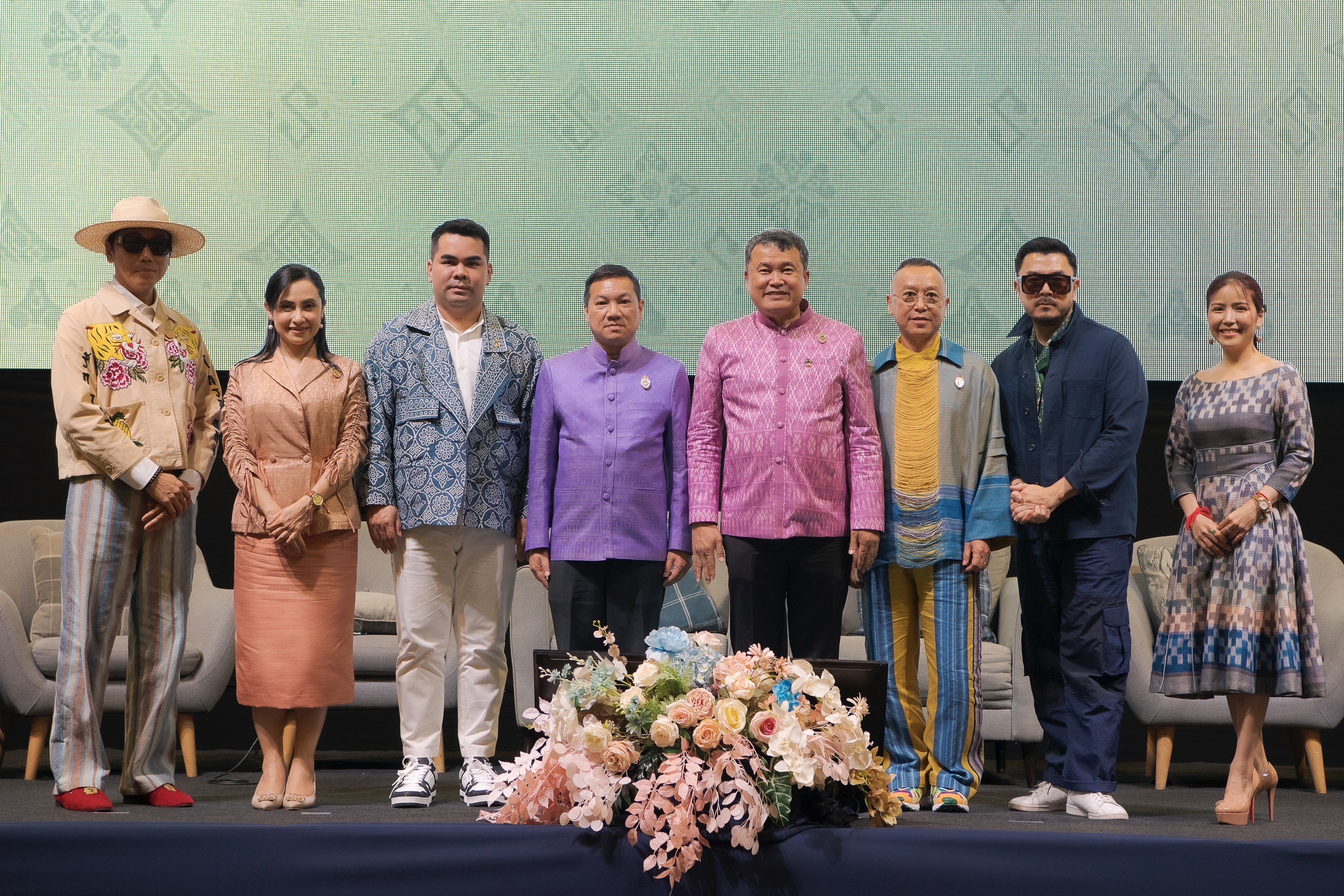 ประกวดผ้า ผ้าลายดอกรักราชกัญญา
