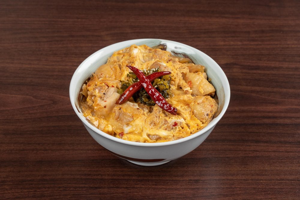 ข้าวหน้าไก่ราดไข่สไปซี่