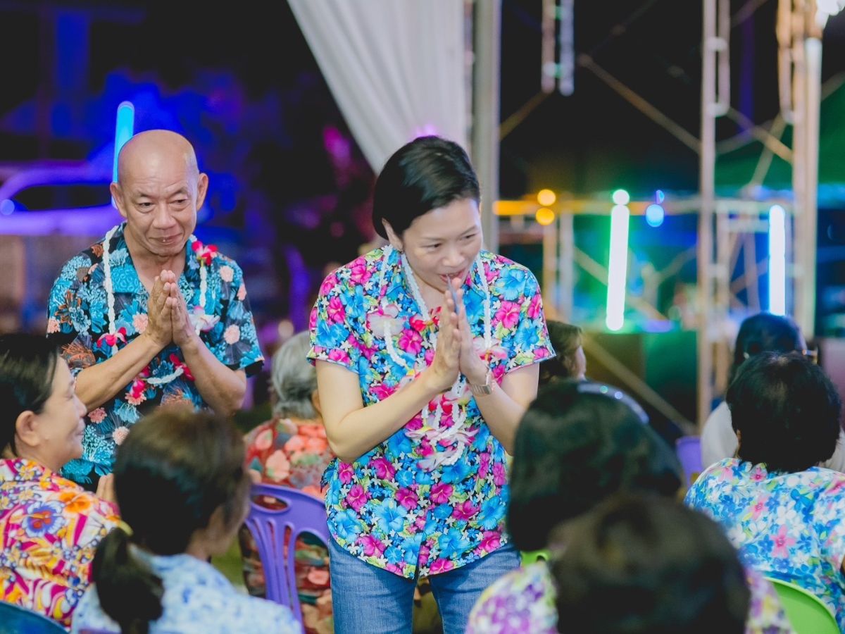 รัชดา ผู้แทนพิเศษชายแดนใต้ ขอคะแนนให้ประชาธิปัตย์