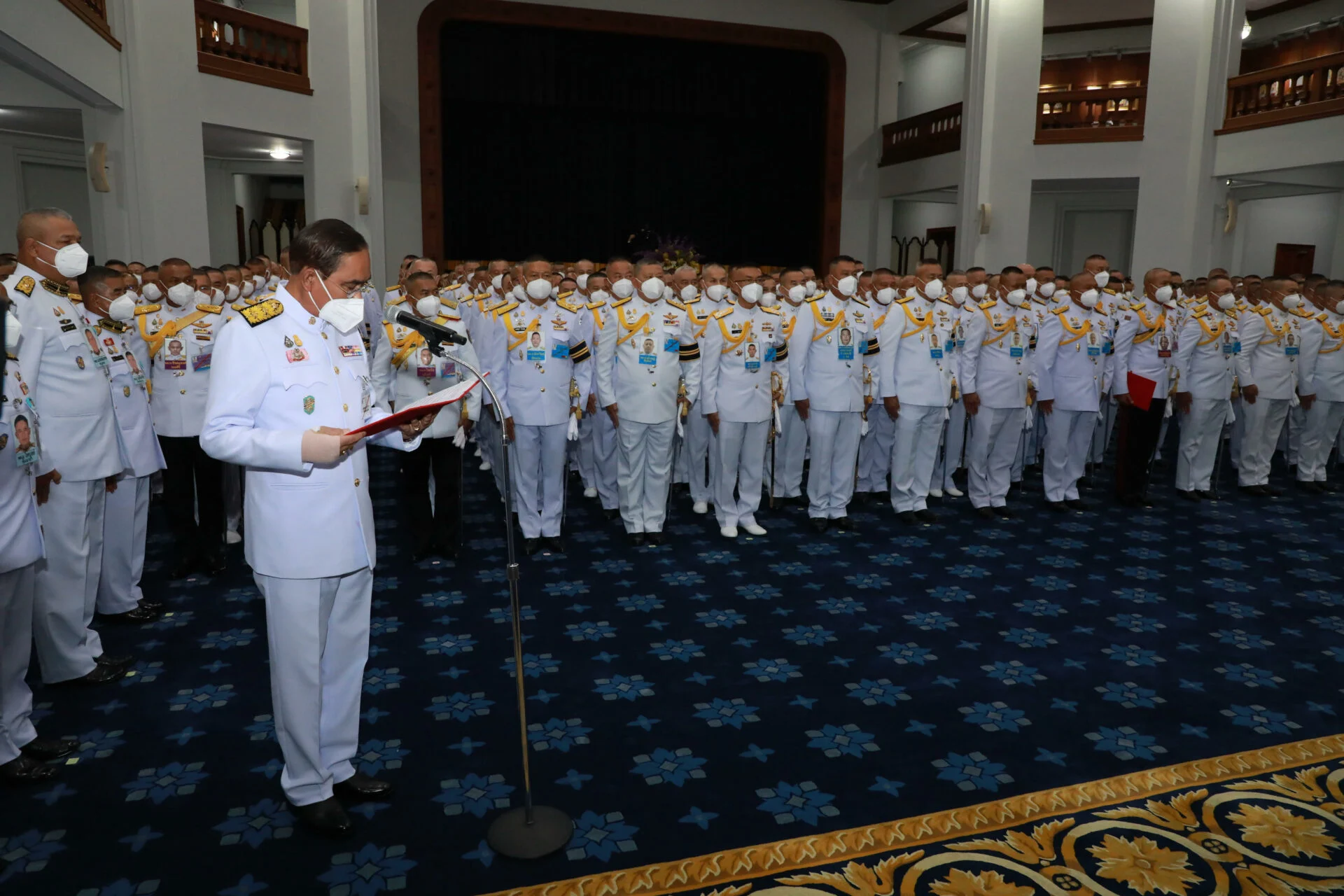 ในหลวงพระราชทานพระบรมราชวโรกาสให้ นายกฯ นำคณะบุคคลเข้าเฝ้าฯ 