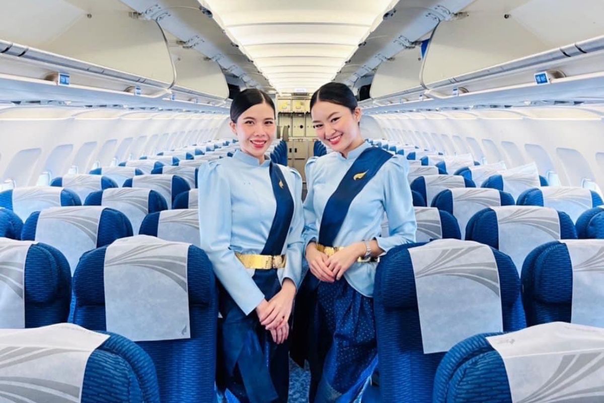 บางกอกแอร์ แอร์-สจ๊วตแต่งชุดไทยประยุกต์ ฉลองสงกรานต์ 2566