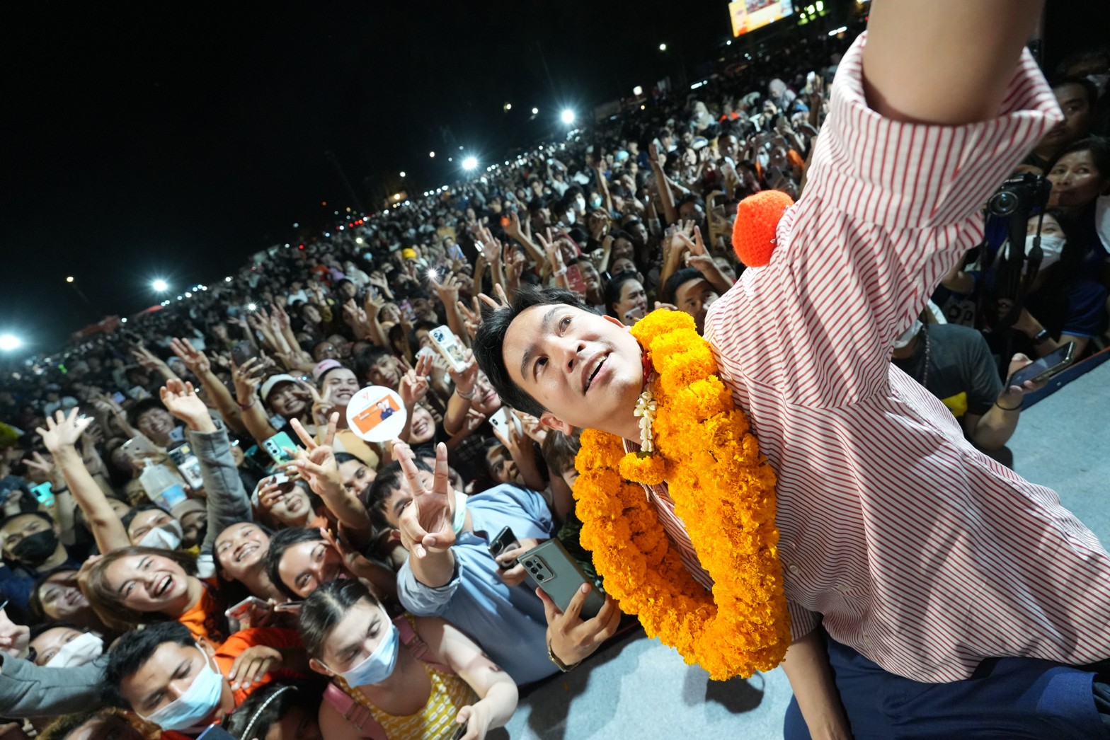 พิธา ปลื้มผลโหวต มติชนxเดลินิวส์ ยังครองที่ 1 นายกฯ โพล