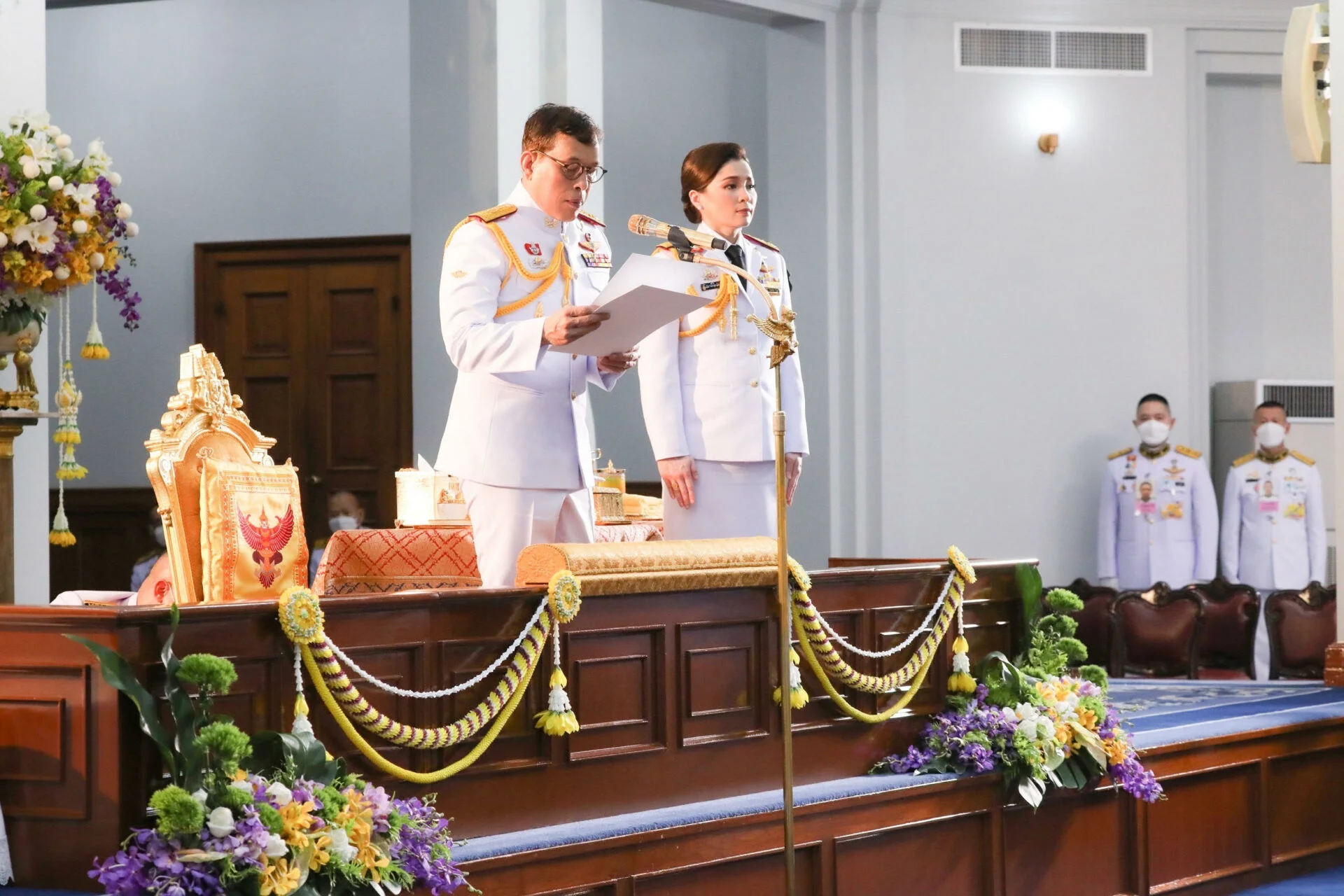 ในหลวงพระราชทานพระบรมราชวโรกาส พล.อ.ประยุทธ์ นำคณะบุคคล เฝ้าฯ