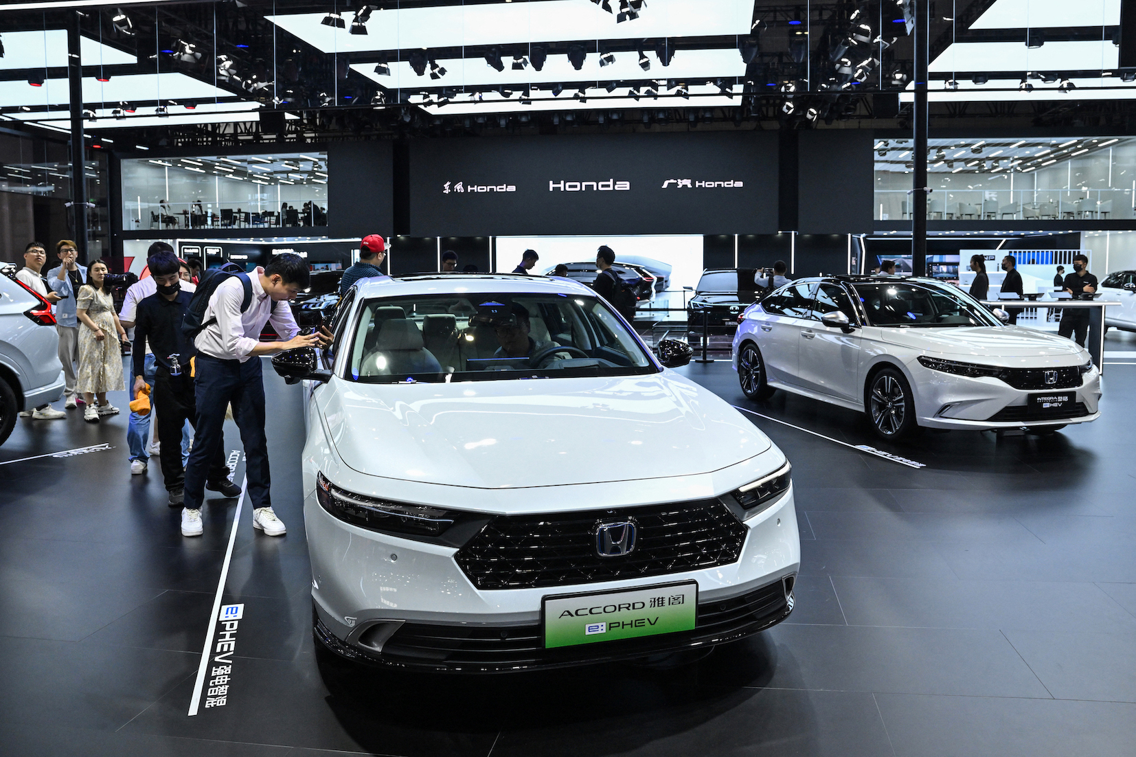 Honda-Toyota ทุ่มเงินแย่งวิศวกร แข่งพัฒนาซอฟต์แวร์รถยนต์ตามแบบ Tesla
