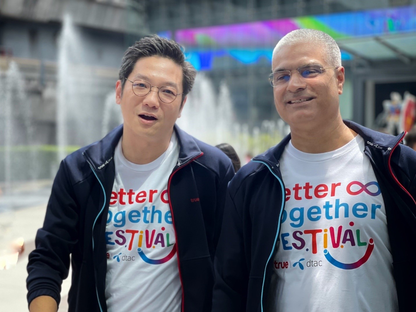 เปิดภาพเบื้องหลังสุดเอ็กซ์คลูซีฟ จากงาน Better Together Festival แถลงภาพทรูคอร์ป 2 เดือนหลังควบรวม