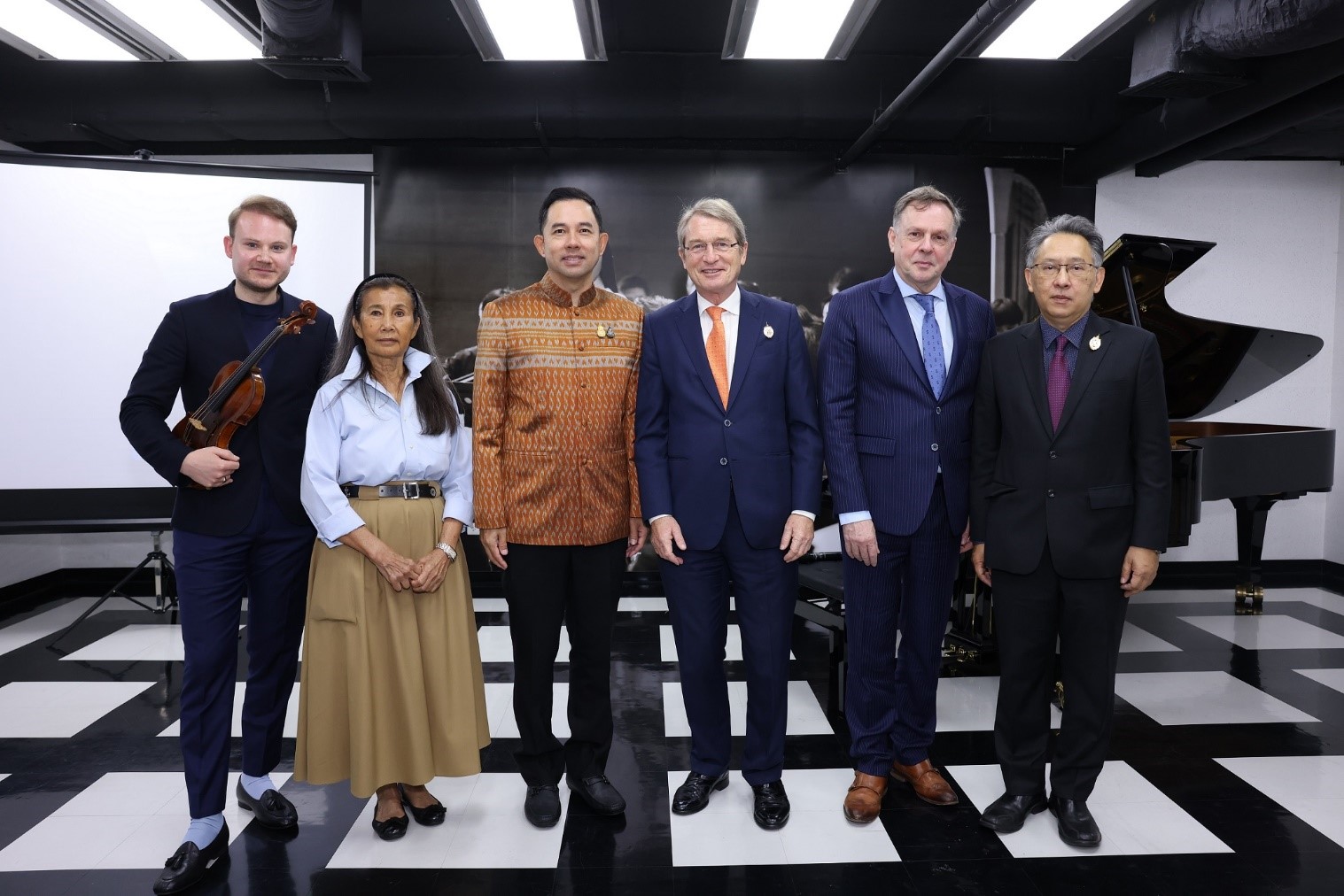 สมเด็จพระเจ้าลูกเธอ เจ้าฟ้าสิริวัณณวรี​ นารี​รัตนราชกัญญา ทรงนำวงดุริยางค์ RBSO ในพระอุปถัมภ์