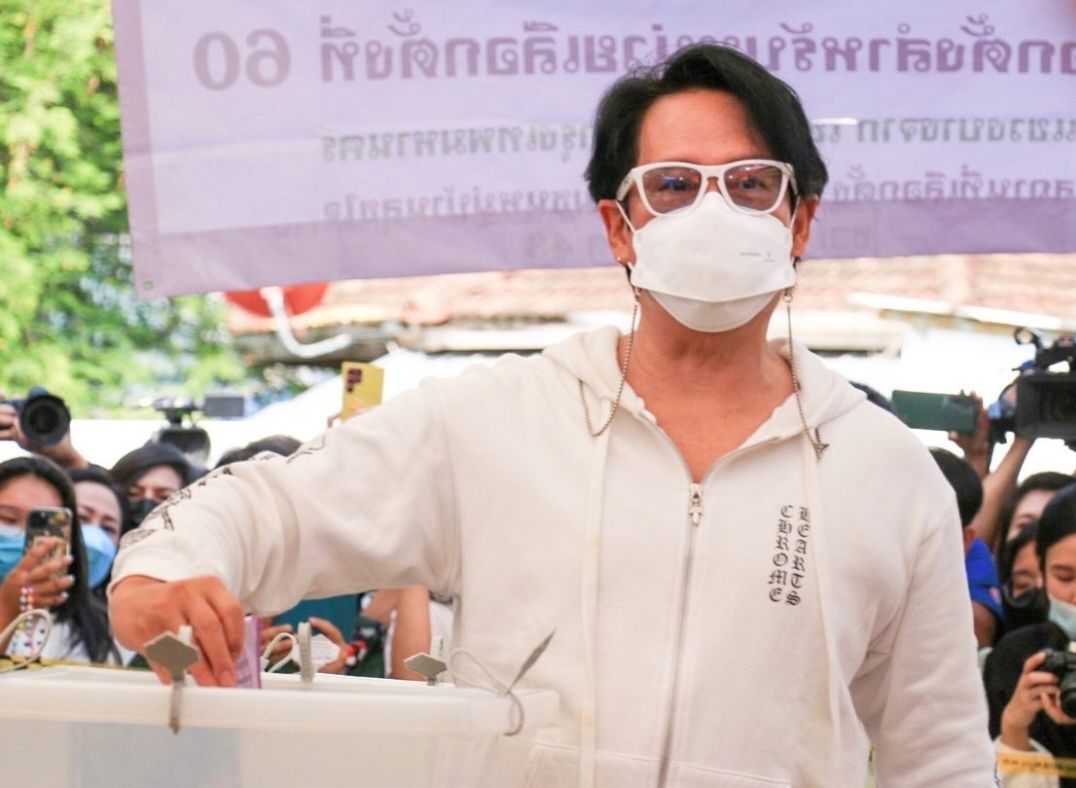 ดาราเซเลบ ตบเท้าเข้าคูหาใช้สิทธิเลือกตั้งเปลี่ยนประเทศ