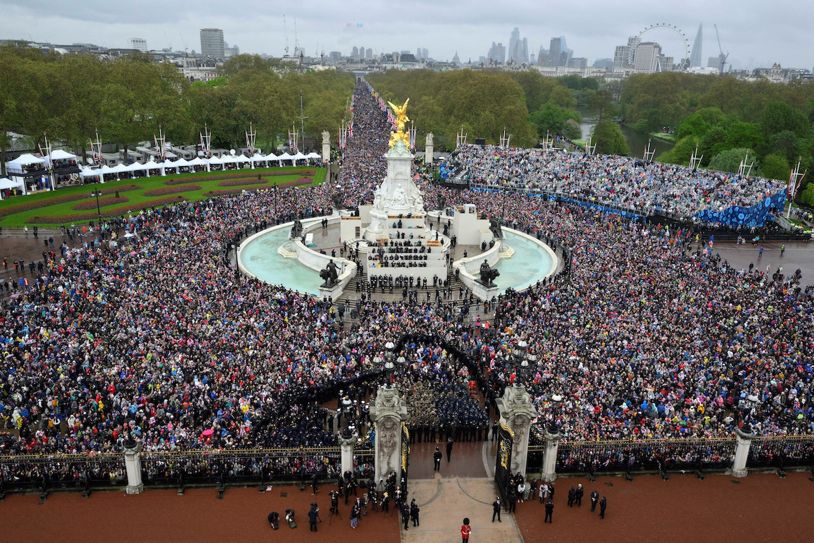 พระราชพิธีบรมราชาภิเษก เศรษฐกิจอังกฤษ