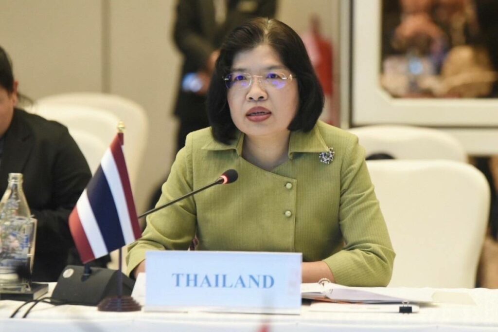 นางอรมน ทรัพย์ทวีธรรม 