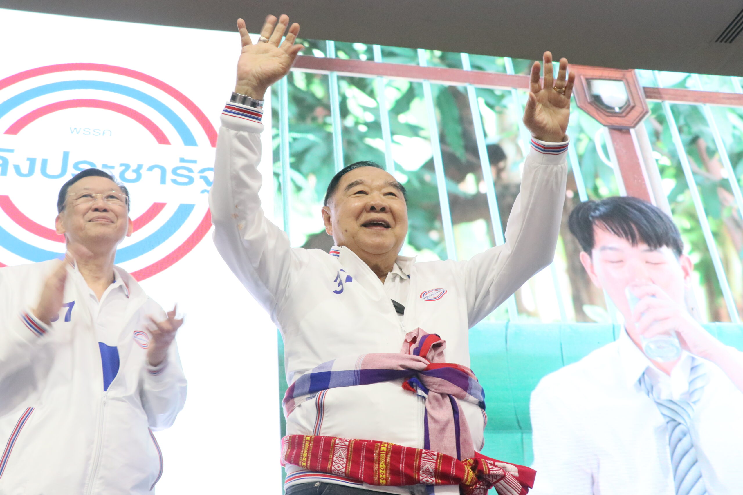 ประวิตร ตีปี๊บ อีสานประชารัฐ ฟื้นเศรษฐกิจ-ดึงดูดการลงทุน