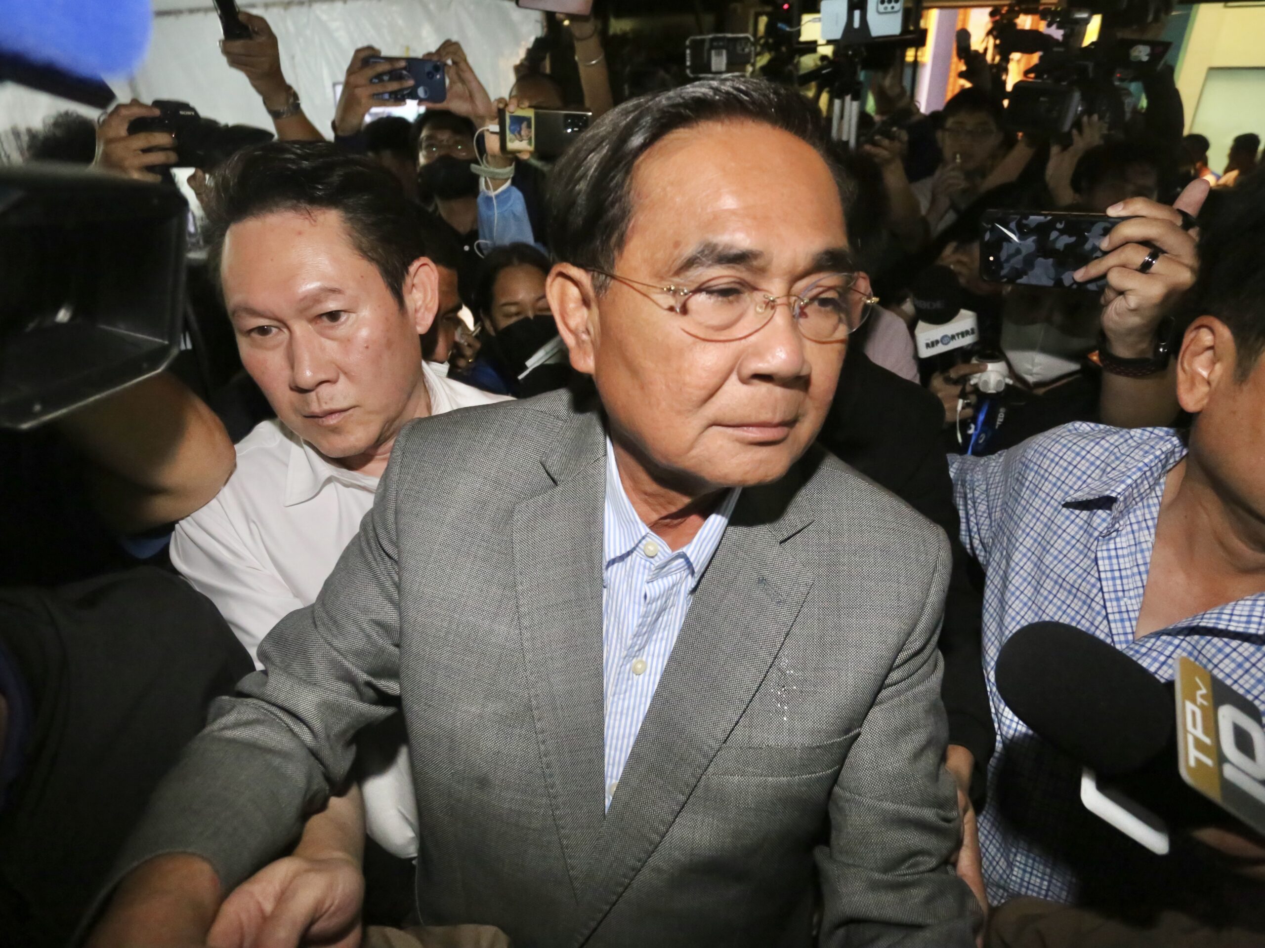 ประยุทธ์ เปิดใจเสียงสั่น แพ้ประชาธิปไตย ยันชีวิตนี้ทำเพื่อชาติ-ศาสน์-กษัตริย์