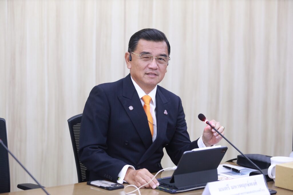 นายมนตรี มหาพฤกษ์พงศ์