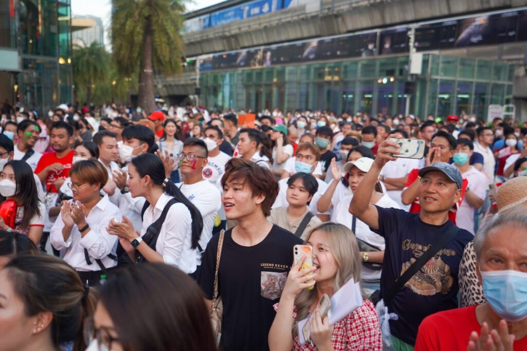 เพื่อไทยหาเสียง ลาน พาร์คพารากอน ศูนย์การค้าสยามพารากอน