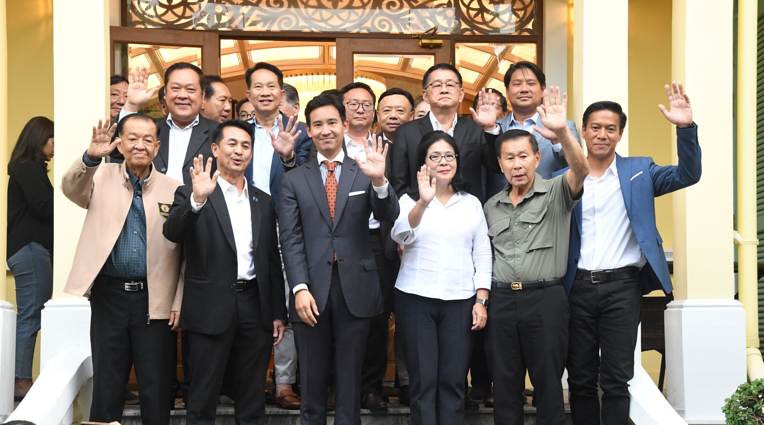 ประชุมพรรคร่วมรัฐบาลขั้วก้าวไกล นัดแรกว่าที่รัฐมนตรีเพียบ ก่อน MOU