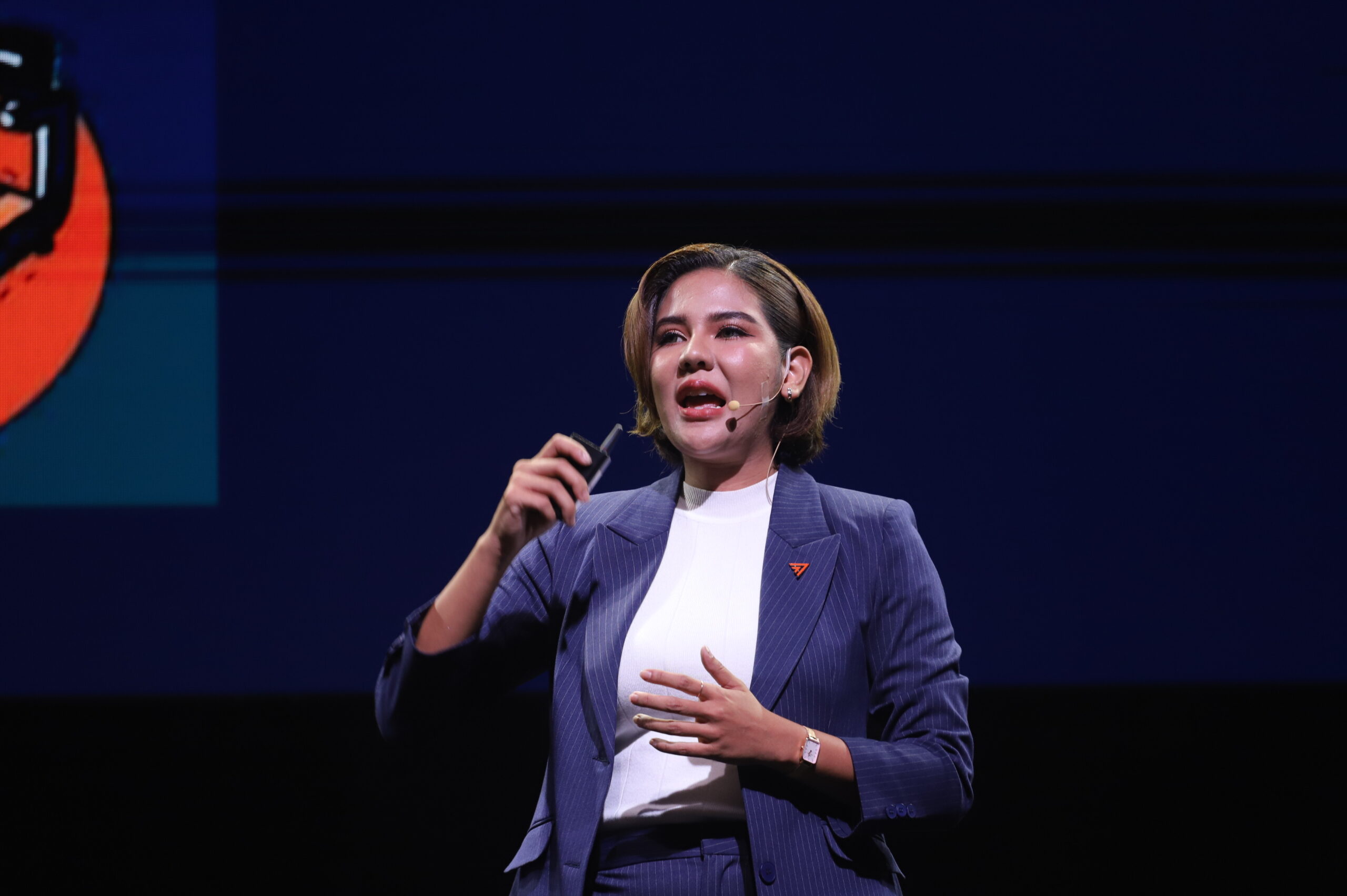 สิริลภัส ก้าวไกล ย้ำมีลุงไม่มีเรา เลือก พิธา ยืนบนเวทีโลก