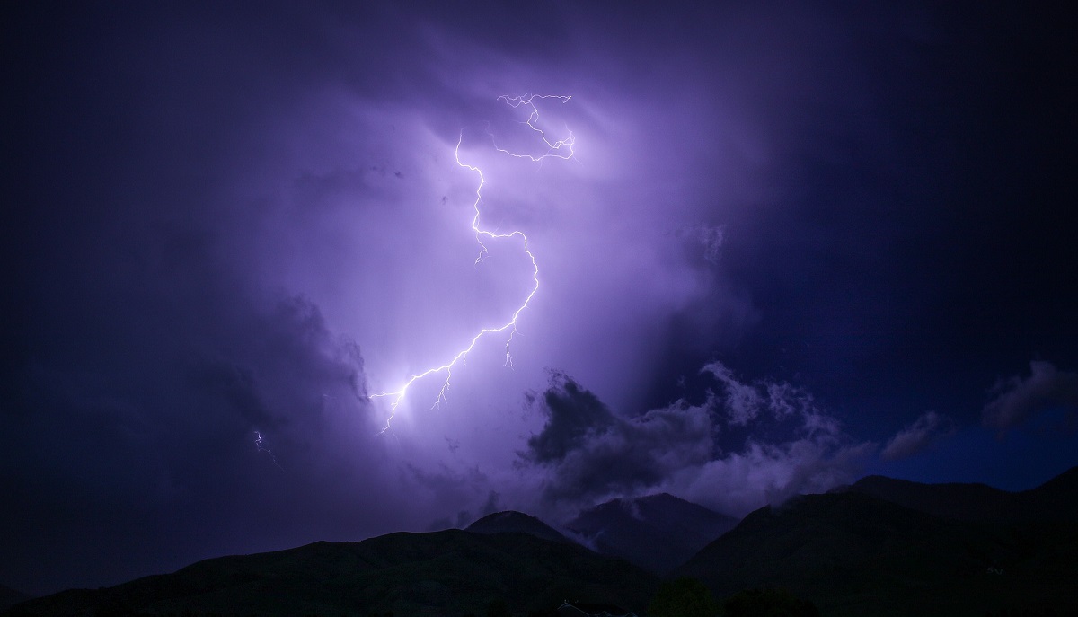 ปภ.แจ้ง 37 จังหวัด เฝ้าระวังพายุฝนฟ้าคะนอง ลมกระโชกแรง วันนี้
