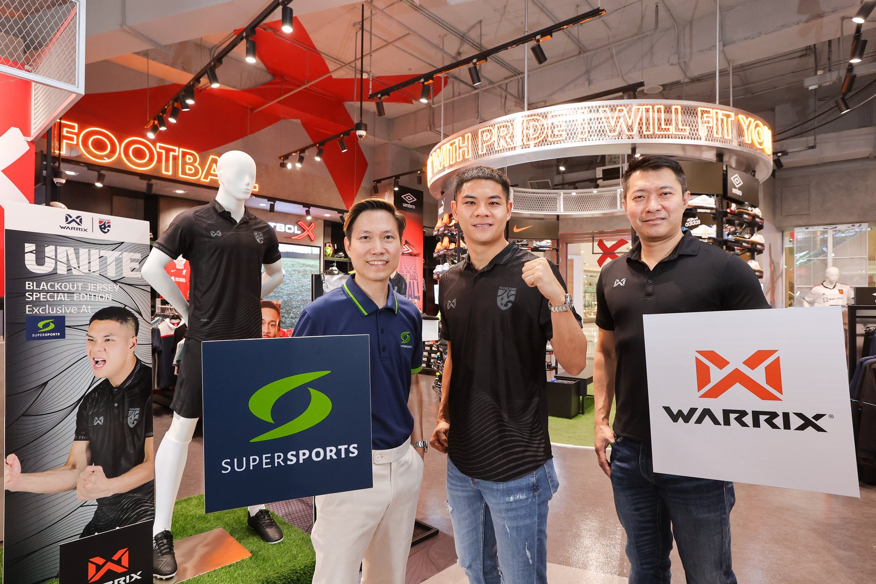 ซูเปอร์สปอร์ต-วอริกซ์ เปิดตัวชุดแข่งฟุตบอลทีมชาติไทยคอลเล็กชั่น Blackout