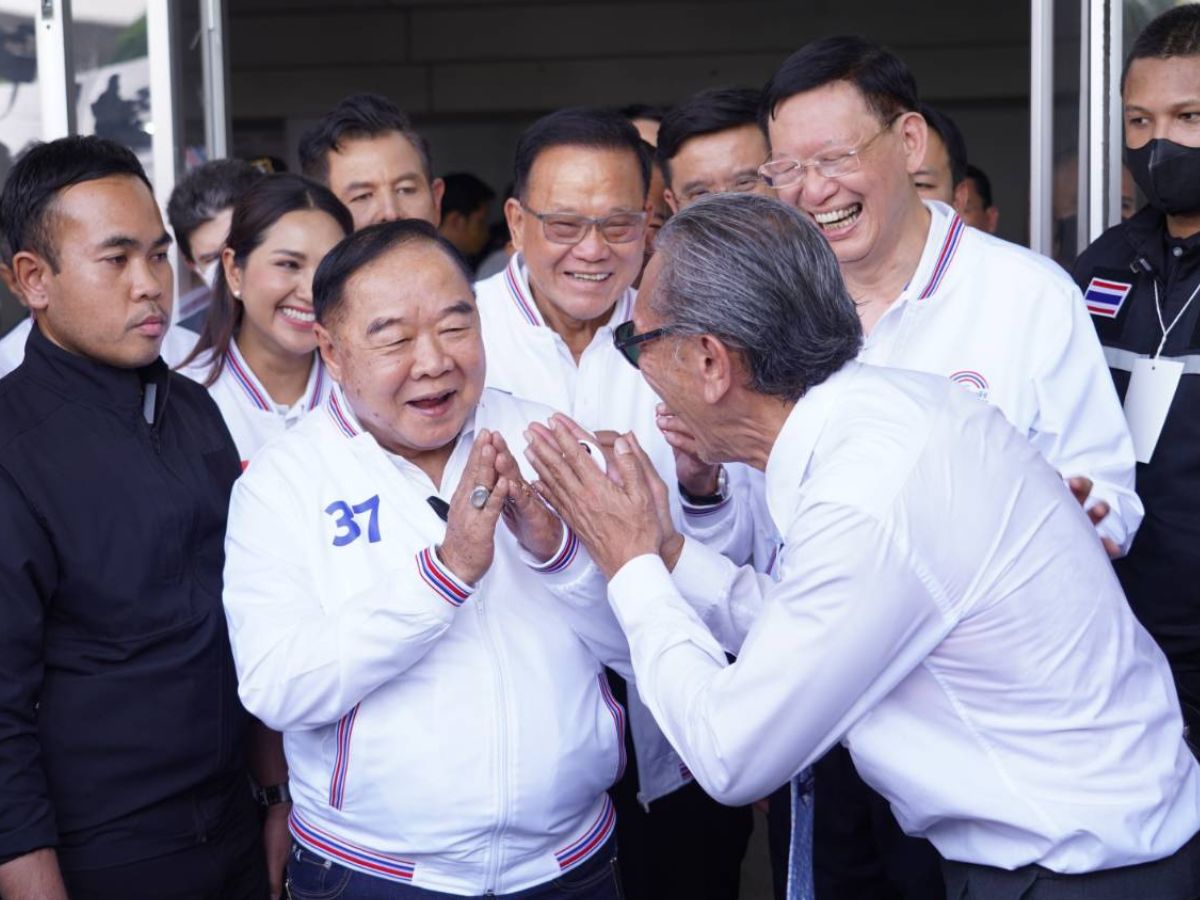 ประวิตร ตอบ ไม่เอากัญชาเสรี ด้านชูวิทย์ อวยพรนั่งนายกฯ คนที่ 30