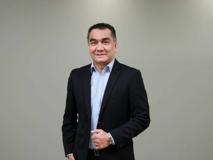 นายพรชลิต พลอยกระจ่าง นายพรชลิต พลอยกระจ่าง