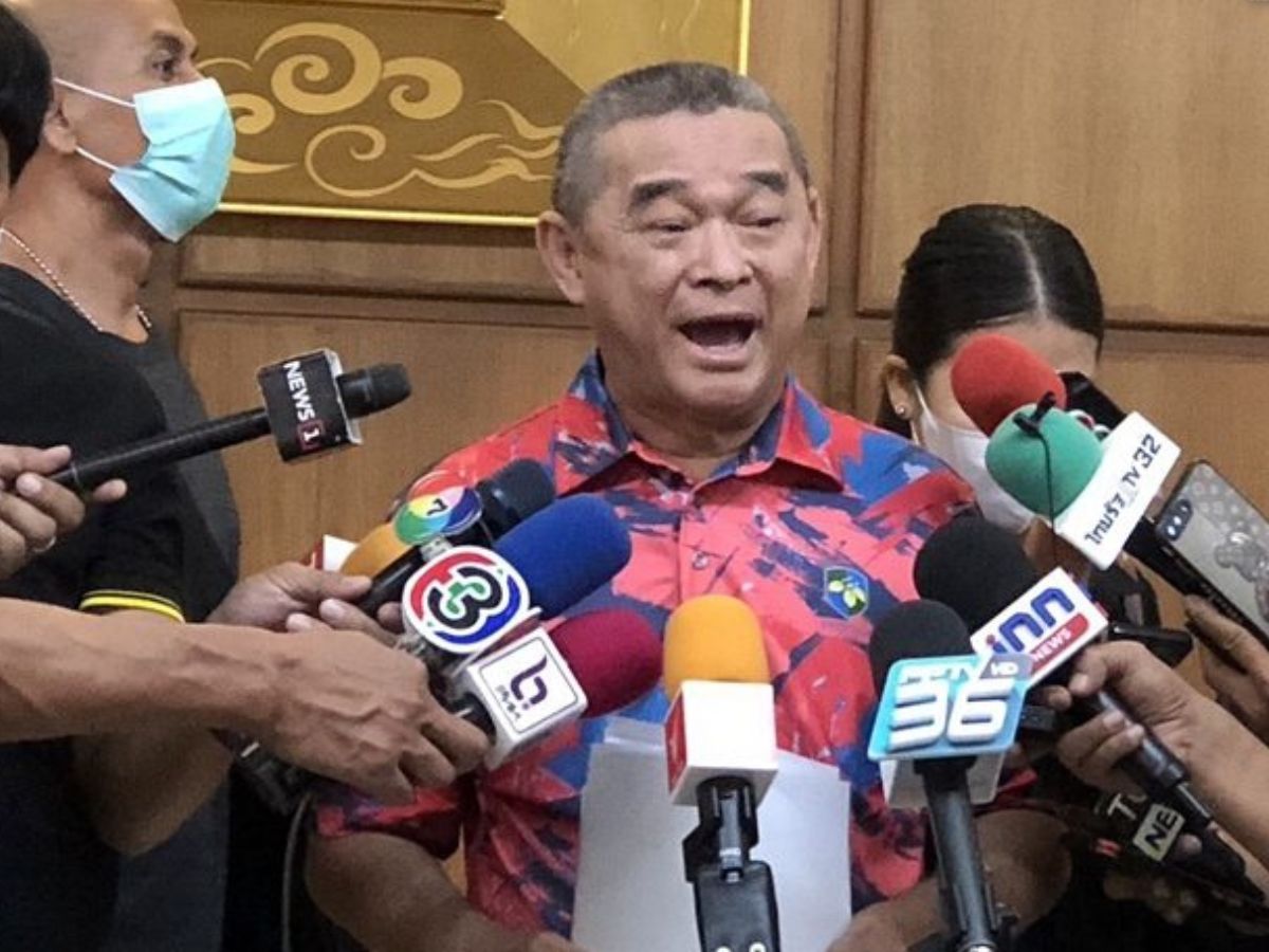 เรืองไกร นำหลักฐานยื่น กกต. เช็กบิลพิธา ถือครองหุ้นสื่อ ระวังซ้ำ ธนาธร