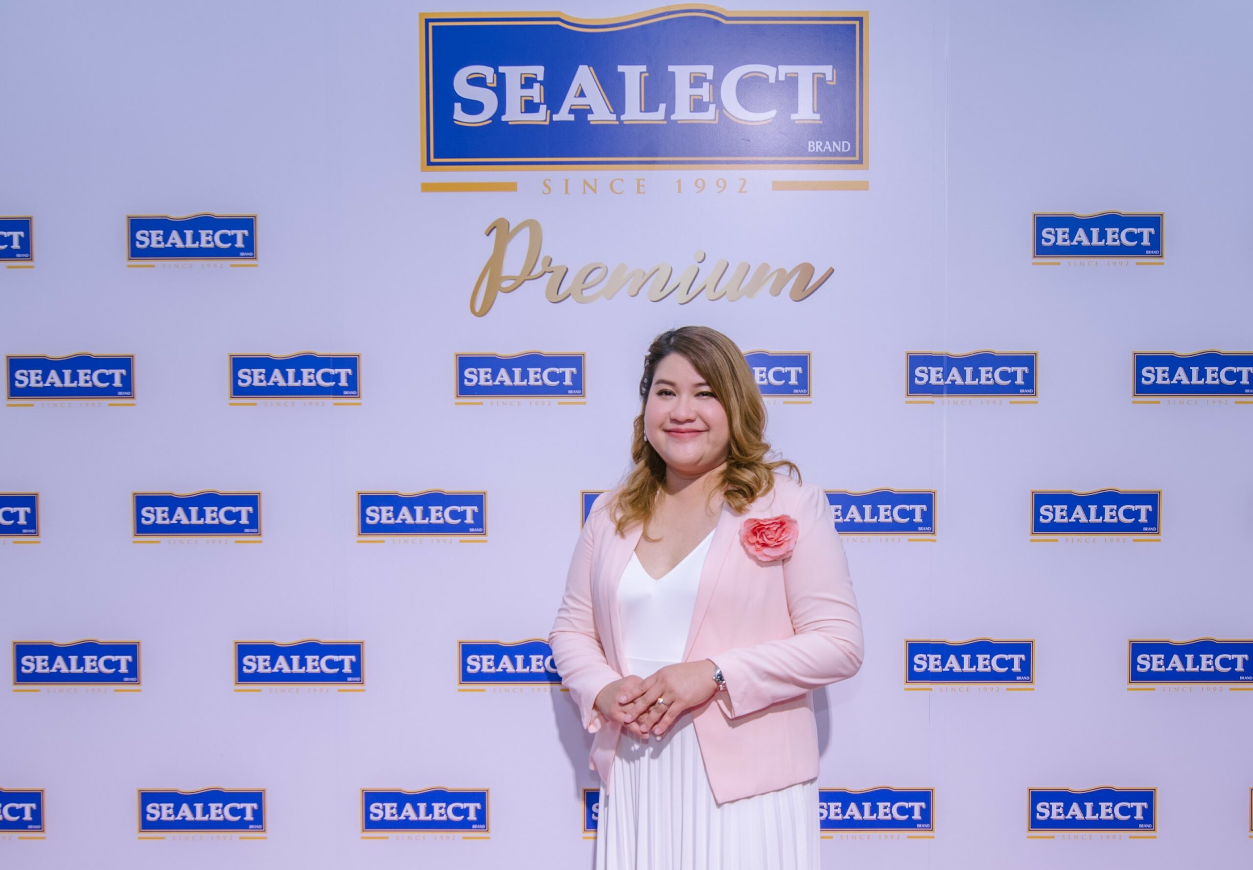 นางสาวณัฐวีณ์ Commercial Director