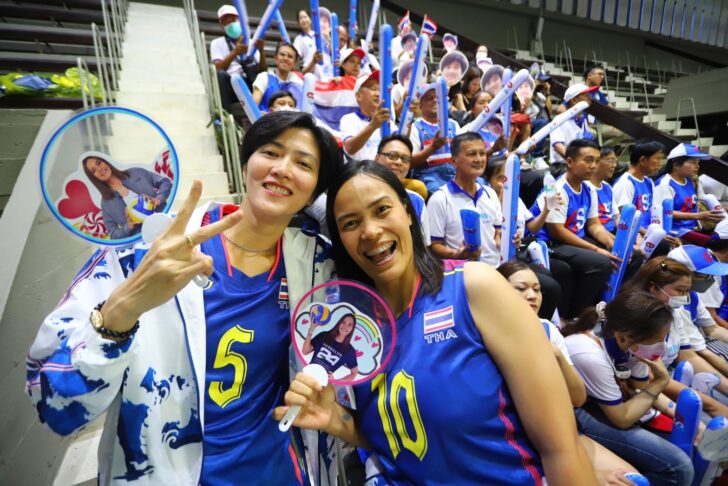 ปลื้มจิตร-วิลาวัณย์ เครือมติชน วอลเลย์นัดชิงซีเกมส์ (4) ปลื้มจิตร-วิลาวัณย์ นำผู้โชคดีจากแคมเปญเครือมติชน ชมวอลเลย์นัดชิงซีเกมส์