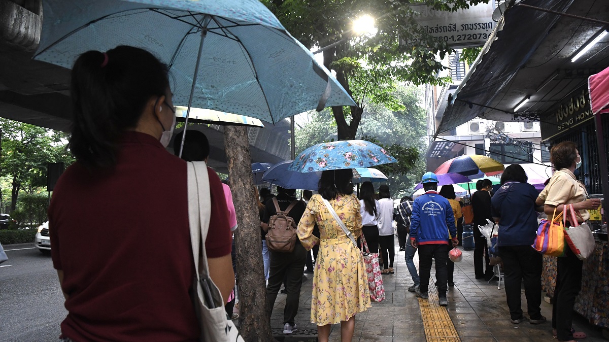 กรมอุตุฯ ประกาศฉบับ 8 เตือน 45 จังหวัด รวม กทม. ฝนตกหนักถึง 30 พ.ค.