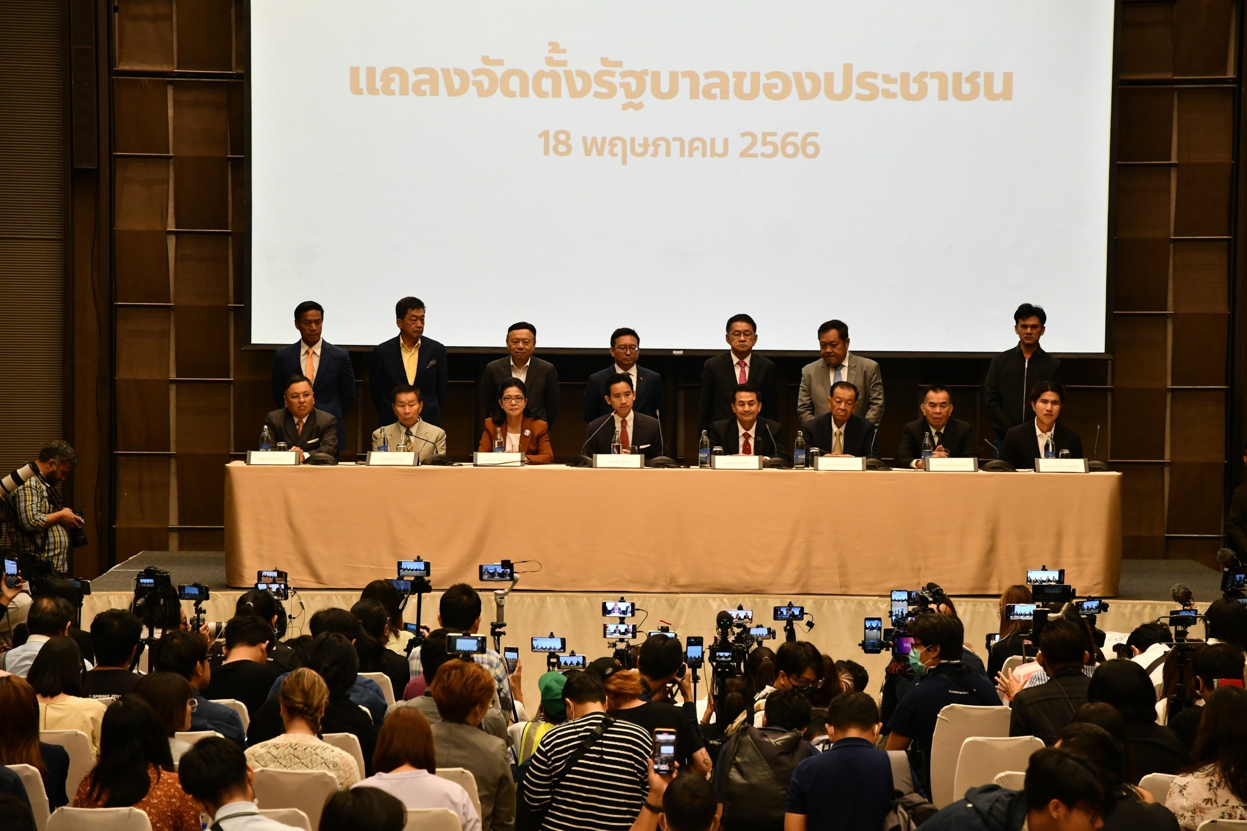 คณะเปลี่ยนผ่านรัฐบาลประยุทธ์ สู่รัฐบาลพิธา โควตารัฐมนตรี-บทบาทเพื่อไทย