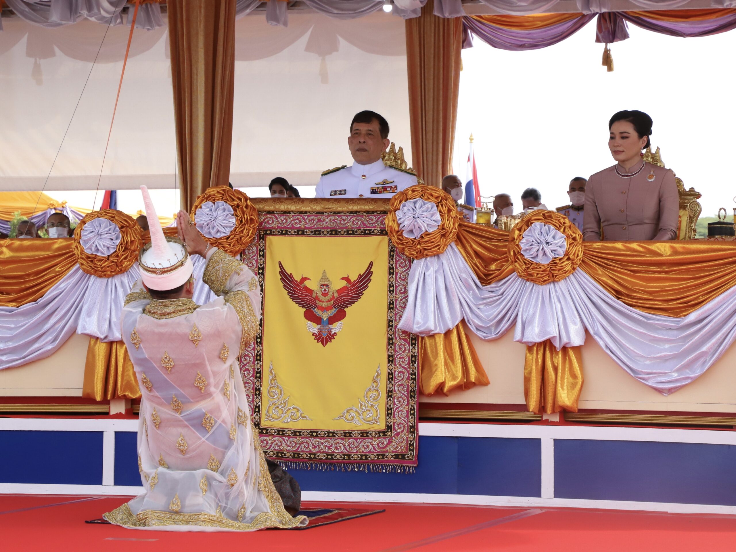 วันพืชมงคล 2566 พระโคกินหญ้า-เหล้า ทำนายว่าน้ำดี เศรษฐกิจรุ่งเรือง