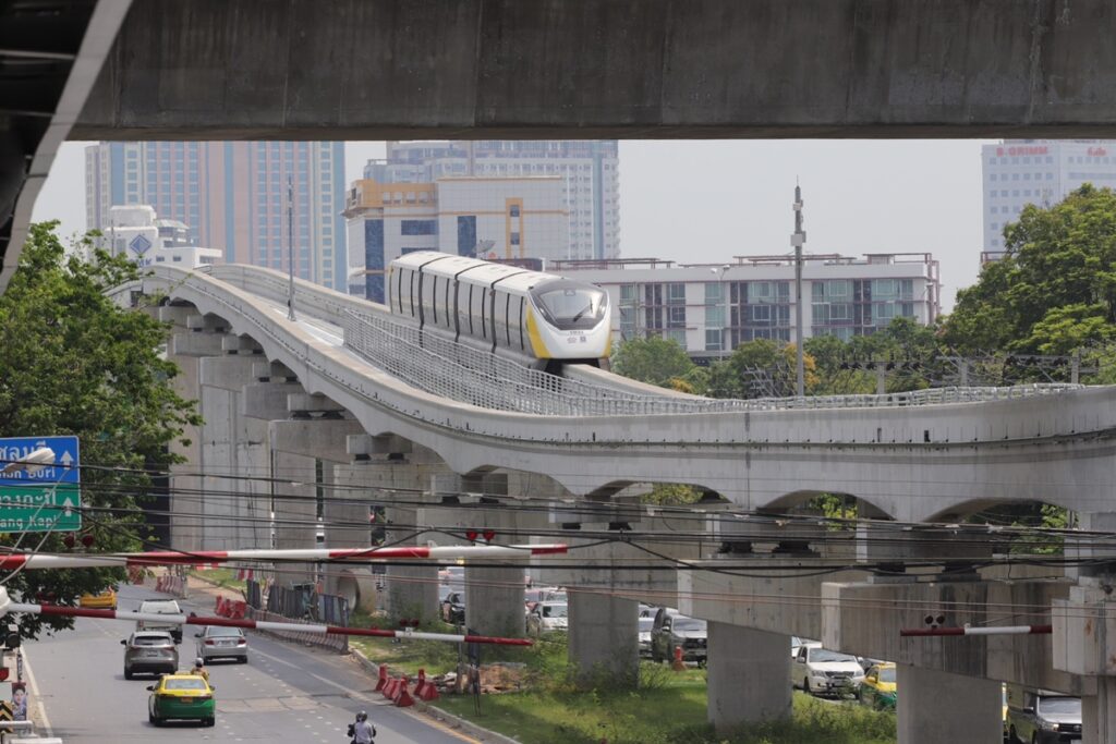 รถไฟฟ้าสายสีเหลือง 