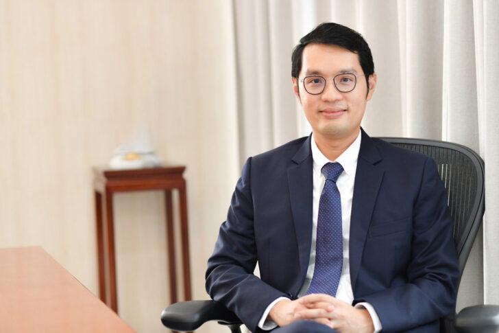 อภิเศรษฐ ธรรมมโนมัย อภิเศรษฐ ธรรมมโนมัย