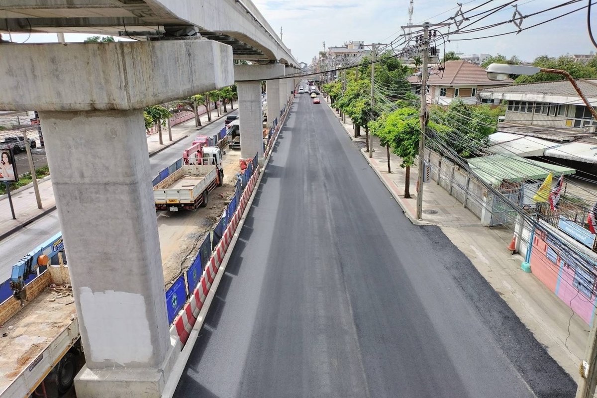 รฟม.เร่งคืนพื้นผิวจราจร ถนนลาดพร้าว-ศรีนครินทร์ ช่วงรถไฟฟ้าสายสีเหลือง