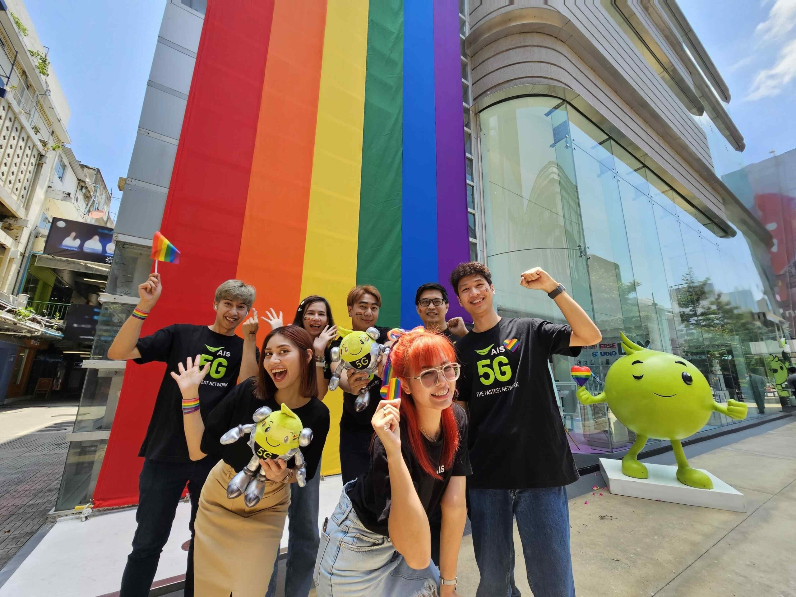AIS พร้อมเคียงข้างสนับสนุนการเป็นตัวเองแบบไร้ขีดจำกัด Endless shade of you ต้อนรับ Pride Month