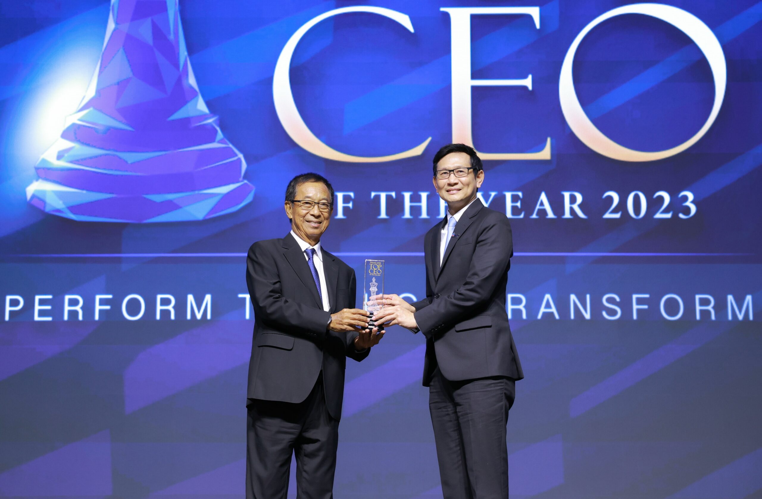 อรรถพล ฤกษ์พิบูลย์ ซีอีโอ ปตท. คว้าสุดยอดผู้นำองค์กรแห่งปี 2023 