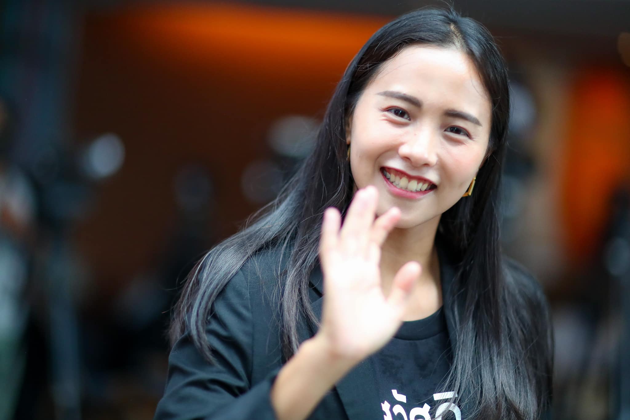 เปิดประวัติ ไอซ์ รักชนก ส.ส.ก้าวไกล กทม. คนเดียวที่ถูก กกต. แขวน