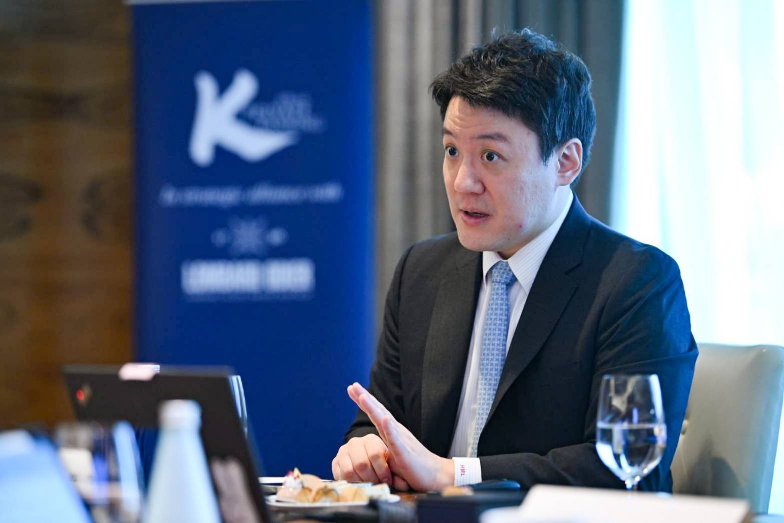 นายโฮมิน ลี